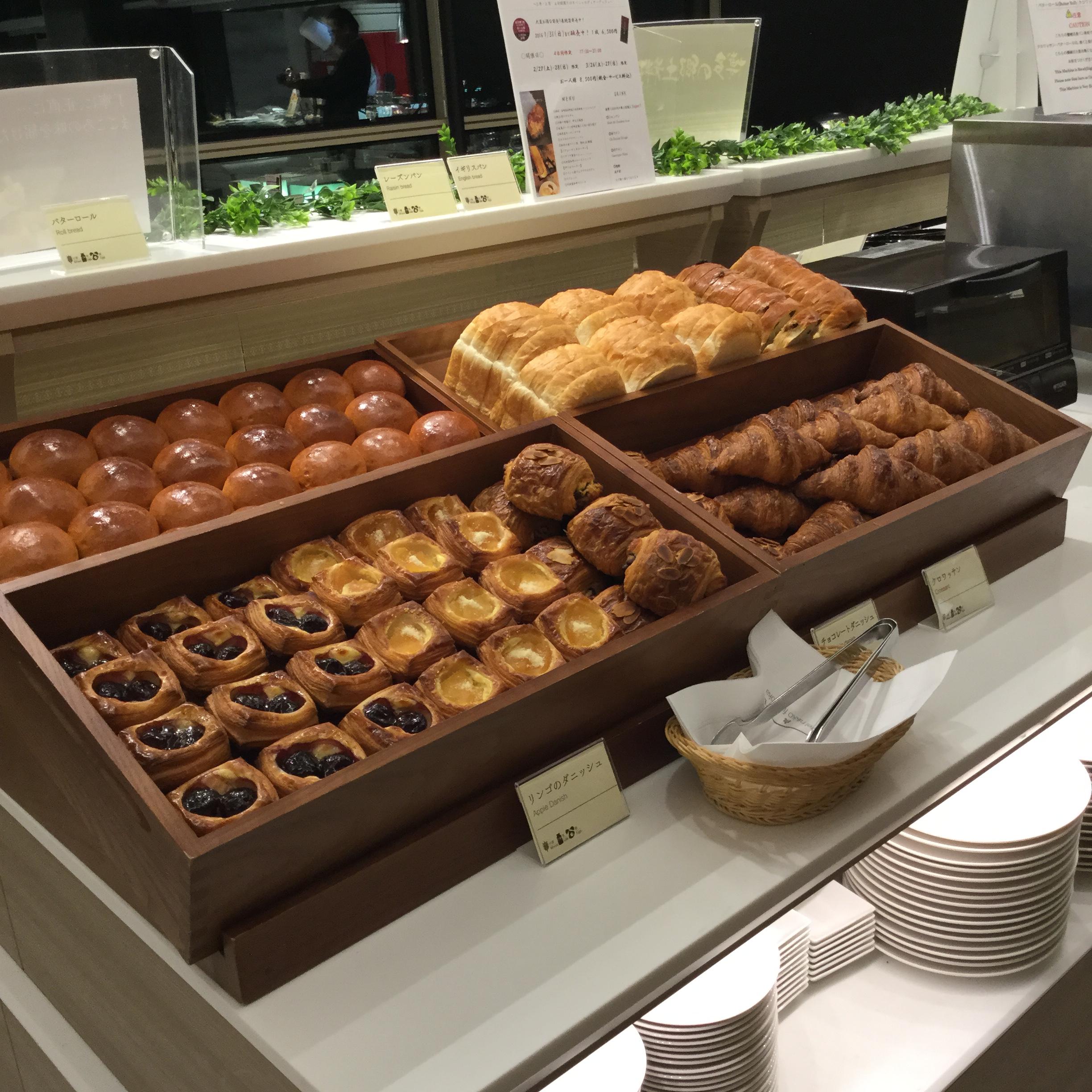 Hotel Nikko Fukuoka Fukuoka  Kültér fotó A selection of pastries at a buffet