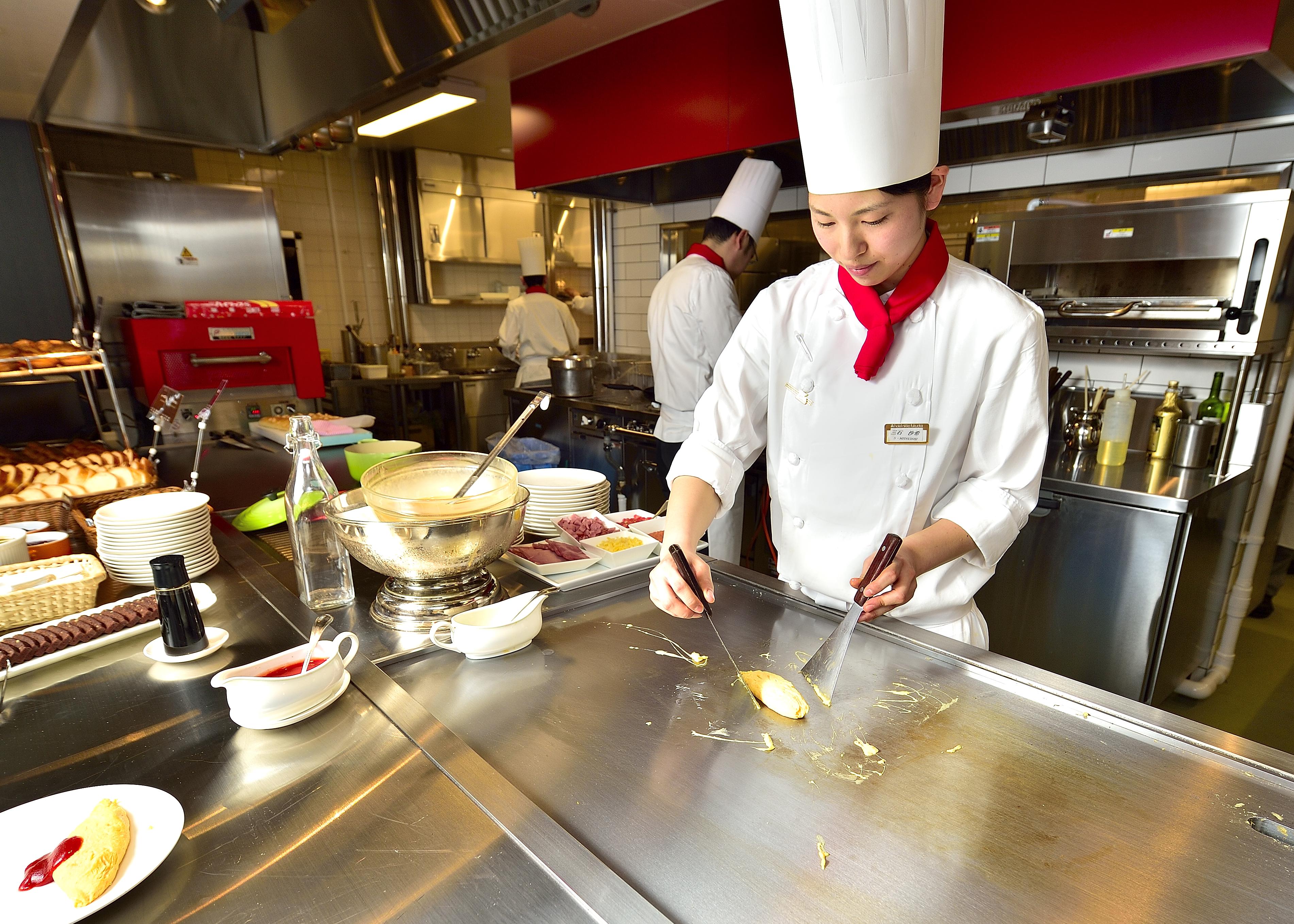 Hotel Nikko Fukuoka Fukuoka  Kültér fotó A student working in the kitchen
