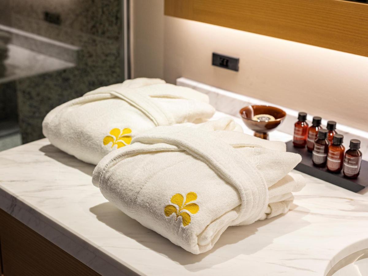 Hotel Nikko Fukuoka Fukuoka  Kültér fotó Bathrobe